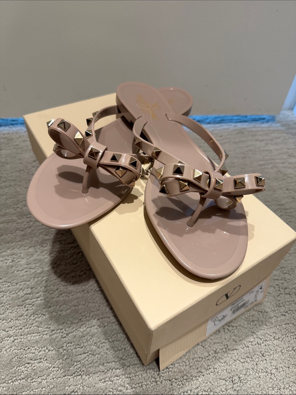 Valentino Garavani Nude Pink Rockstud Bow Jelly Thong Sandals